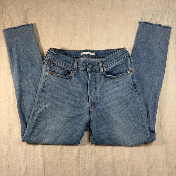 Levi's Wedgie Skinny Jeans Size 30 Button Fly Light Wash Distressed Frayed Hem - Picture 1 of 16